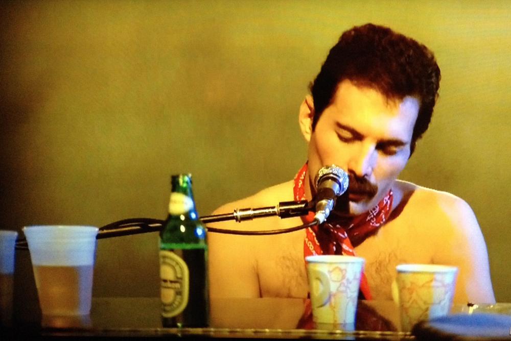freddie1.thumb.JPG.dfc7a697226edc358835a